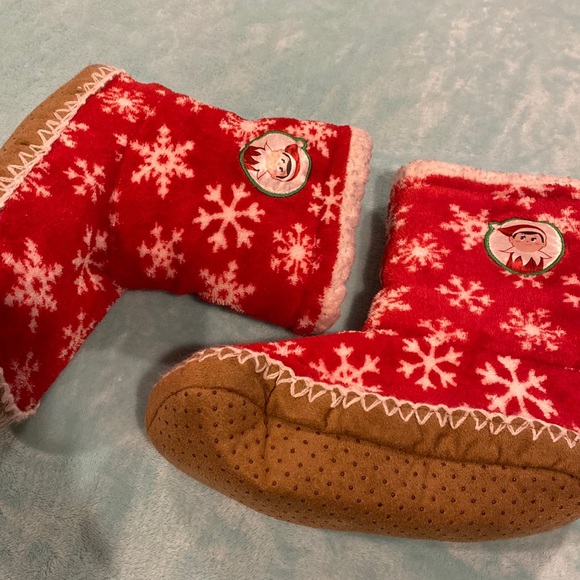 ELF ON THE SHELF SLIPPERS Fits Adult Size 6 - Picture 1 of 4